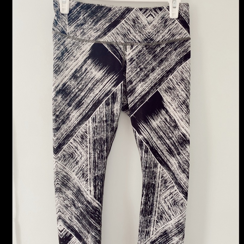 Lululemon Wunder Under Cropped Leggings